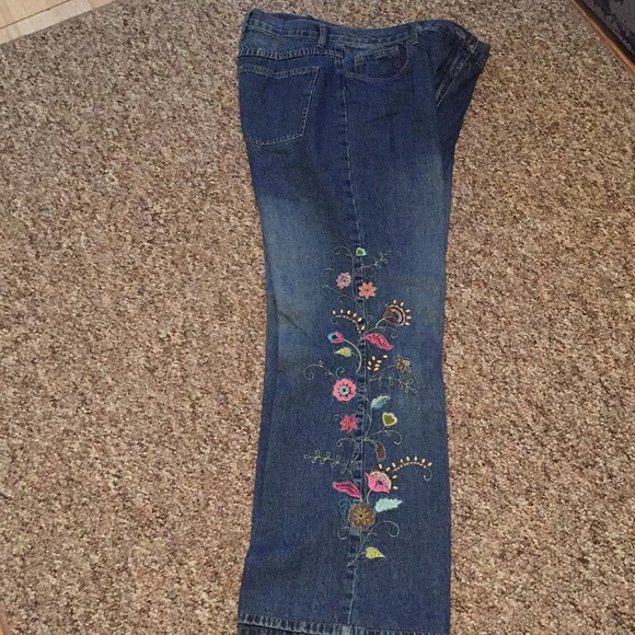 Christopher Banks embroidered 💯% Cotton Jeans - Picture 2 of 8